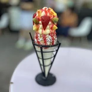 Mamino&apos;s Tropical Fruit Sundae