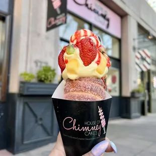 Mamino&apos;s Tropical Fruit Sundae