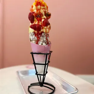 Mamino's Tropicale Fruit Sundae - Vegan dole whip chimney cake