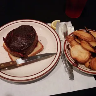 Filet and one of their potato options.  ... Really confused what the toast is for.