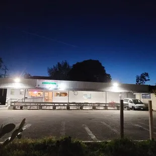 the outside of a restaurant at night