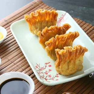 Fried pork and shrimp wonton are savory, crunchy. They are irresistible.