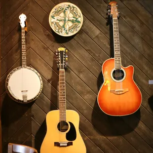 a guitar, banjo, and a banjo