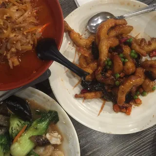 Assorted Seafood with Veggies (Palbo-Chae)