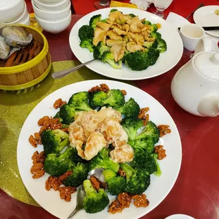 102. Sliced Chicken with Broccoli