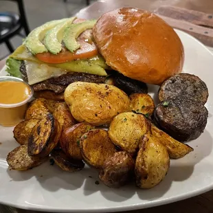 Leticia Burger with potatoes :)