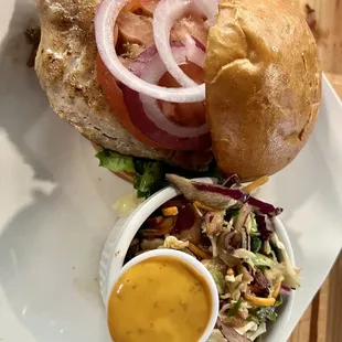 Annie Bonnie w/ Slaw