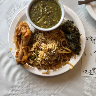 Ashe Reshteh, Khorosht Sabzi, Morgh, Macaroni, ...