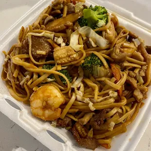 Combo lomein noodles