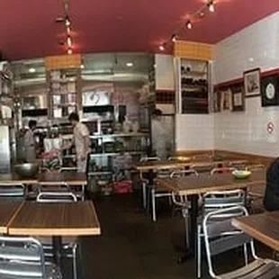 by: Jeff Turner http://jeffturner.yelp.com   11:30am and no line.