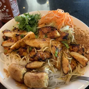Grilled chicken vermicelli w/egg roll