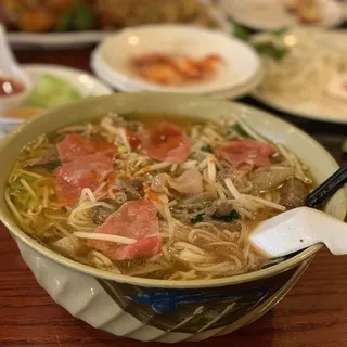 P18. Premium Pho