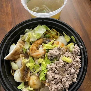 #31 dry noodles with house sauce & broth served on the side. 10/10!!!