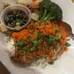 Peppered Seared Salmon Salad