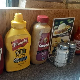 Condiments. Table topper advertised Apple Pie ala mode, Ice cream, and Rice pudding.
