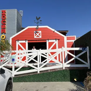 Esta es la fachada súper bien
