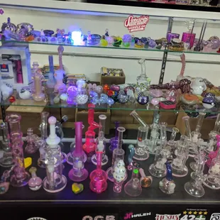 Clean shop, nice atmosphere, friendly staff, and a great selection of glass