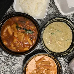 Red curry, green curry, rice cakes