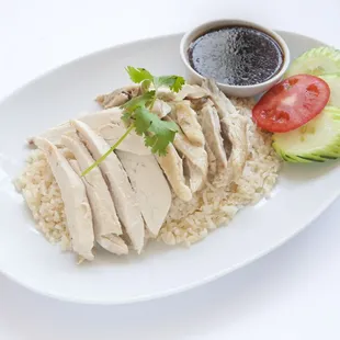 Kao mun gai - Steam chicken with garlic rice.