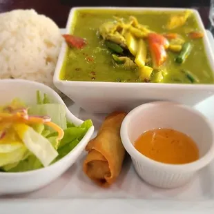 Green Curry with chicken, bamboo,  green bean and bell peppers.