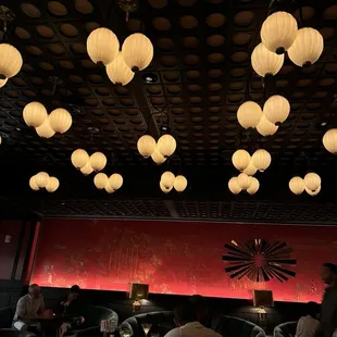 Ambiance and decor
