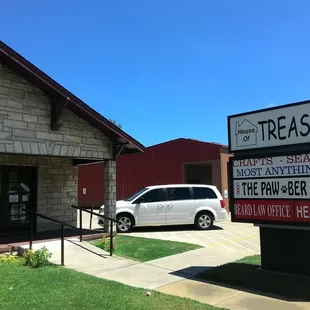 The front of House of Treasures.