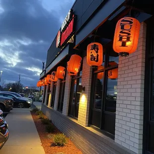 the outside of a restaurant