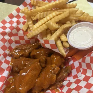 8 Traditional Wings Combo Hot