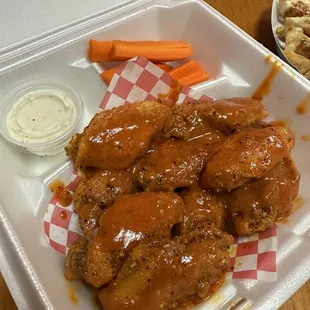 10 Regular Wings Lemon pepper &amp; Hot mixed