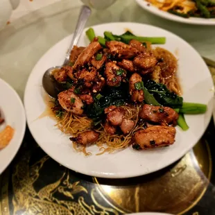 Christmas Dinner @House of Wong; 12/25/2023.My Youngest Nephew orders all da Food usually.I enjoyed this dish, Minute Chicken Cake Noodle.