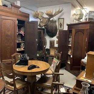 House With the Lions Antiques