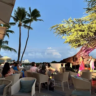 Live music and hula dancer (was Miss Hawaii).