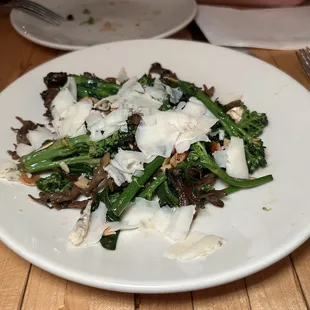 Maitake with broccoli.