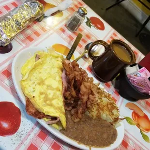 You gotta try the omelet yummy  !