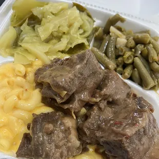 Beef short ribs, mac &amp; cheese, cabbage, and green beans