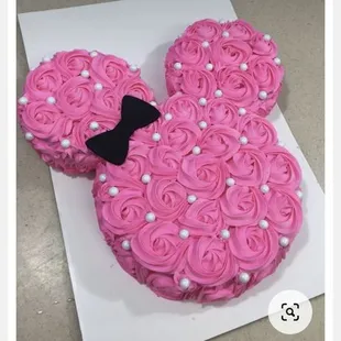 a minnie mouse cake