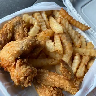 3 wings, fries