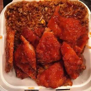 Boneless chicken and spicy fried rice.
