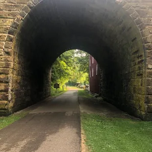 Howard Arch, right next to Howard Hilton.  Turn R on 36 toward MV, make next left on a little side street, 45 degree angle.  Worth the trip!