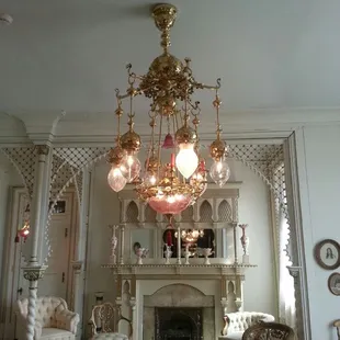 Look at that gorgeous chandelier!