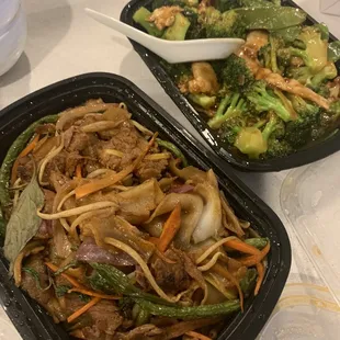 Chow Fun/Spicy Basil Chow Fun with Beef and  Broccoli Snow Peas with Chicken