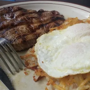 Tri tip steak, eggs, and hashbrown.