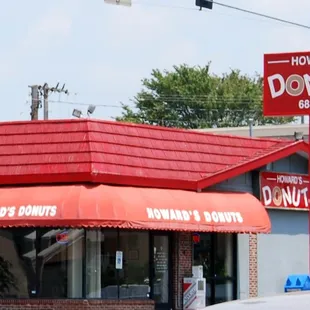 the front of howard's donuts