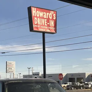 a sign for howards drive - in
