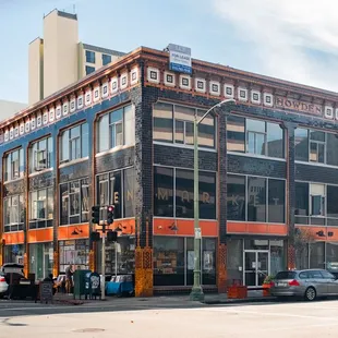 Steeped in legacy, the historic Howden Building is the vibrant home of Howden Market.