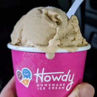 Coffee ice cream (single scoop, non-dairy)