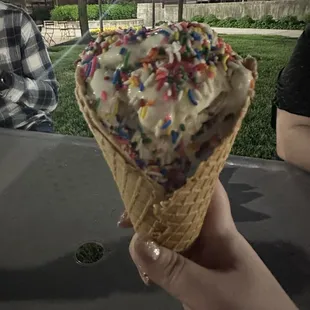 Generous double scoop come