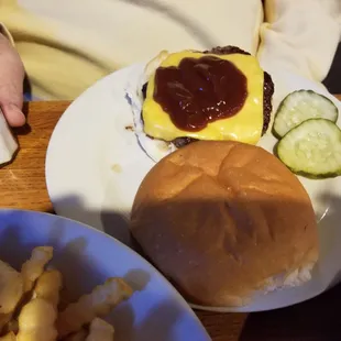 $2 weeknight burger special