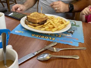Mo's