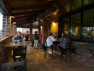 Louie's Pub & Grill